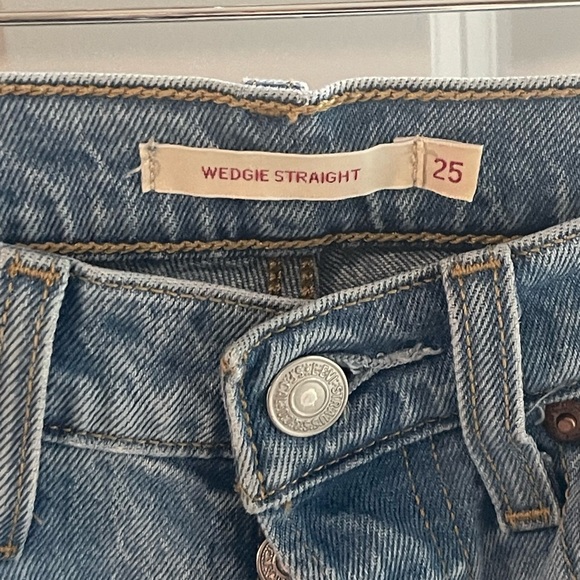 LEVI WOMEN'S HIGH RISE WEDGIE STRAIGHT JEANS LIGHT WASH DISTRESSED HOLE SZ 25x28 - Picture 8 of 12